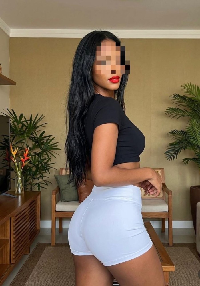 FLOR VENEZOLANA FLACA CON GANAS DE FIESTA