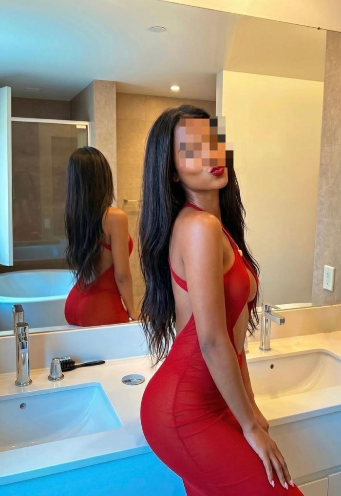 FLOR VENEZOLANA FLACA CON GANAS DE FIESTA