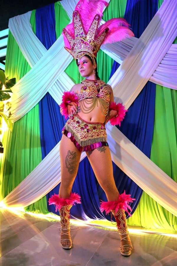 FIESTERA JUGUETONA FOTOS REALES LLAMAME