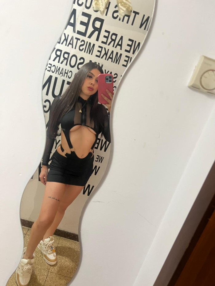 DELICIOSA CACHONDA IMPLICADA DESEOSA DE PLACER