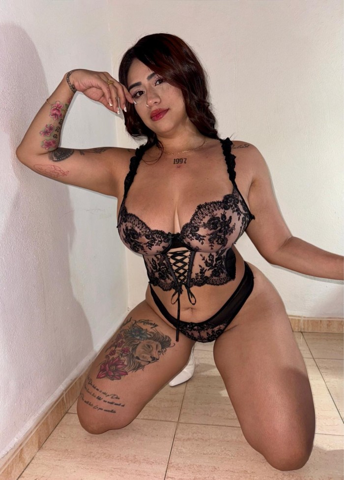 HERMOSA COLOMBIANA MUY ARDIENTE Y COMPLACIENTE