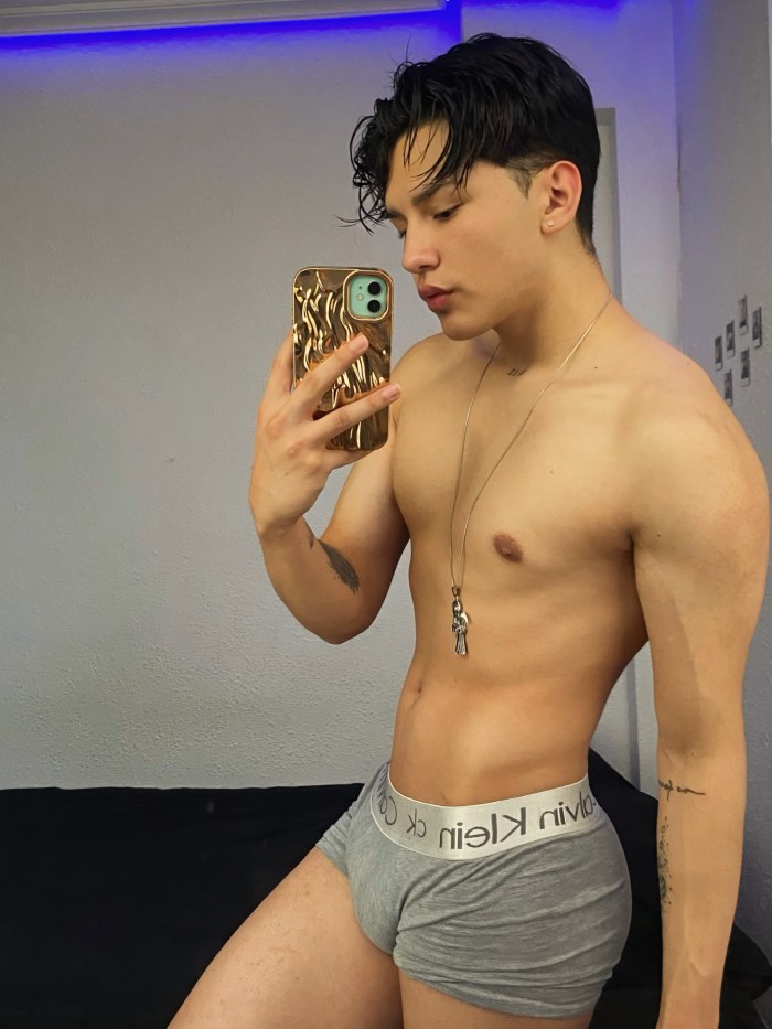 LATINO CALIENTE Y FIESTERO