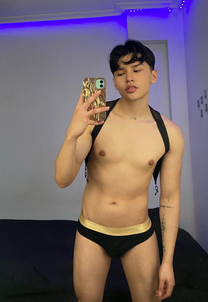 LATINO CALIENTE Y FIESTERO