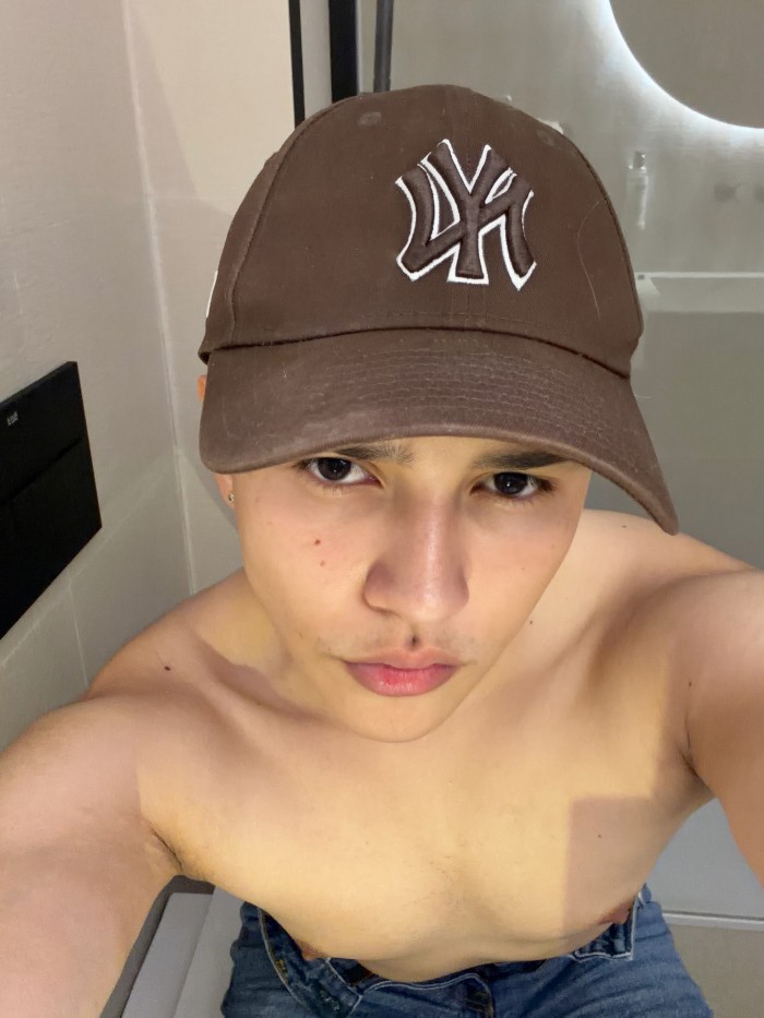 CRIS LATINO CALIENTE EN TU CIUDAD