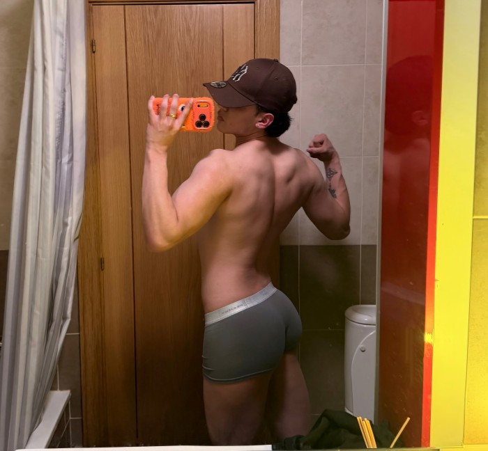 CRIS LATINO CALIENTE EN TU CIUDAD