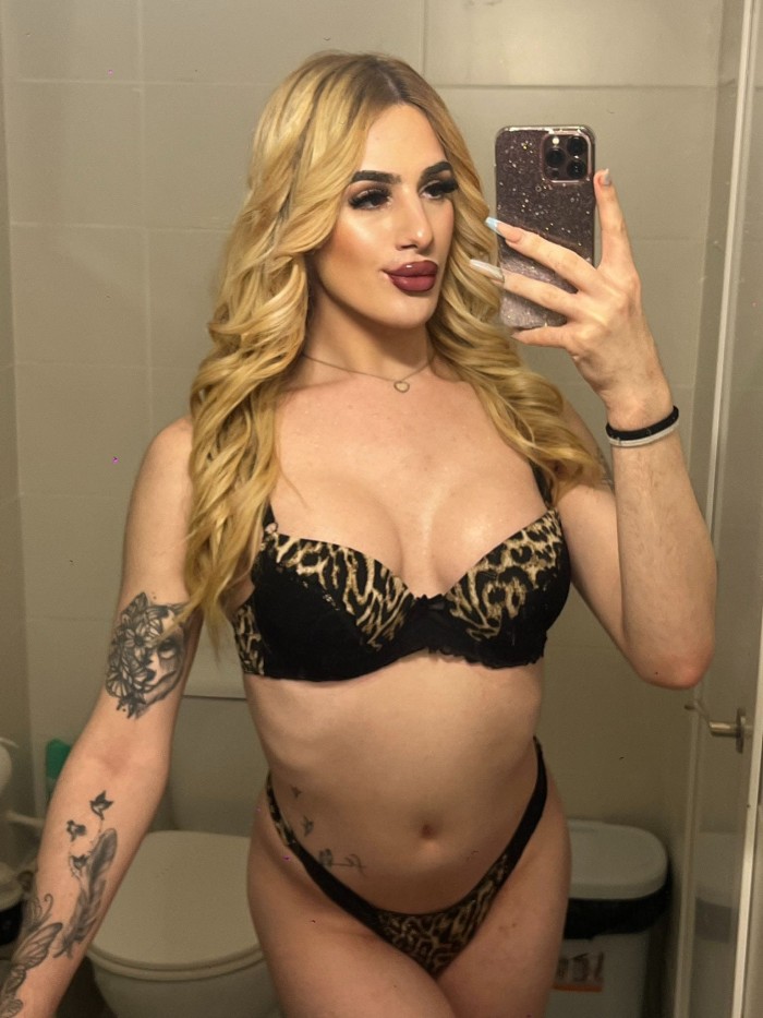 Morbosa chica trans muy femenina y fogosa en valencia