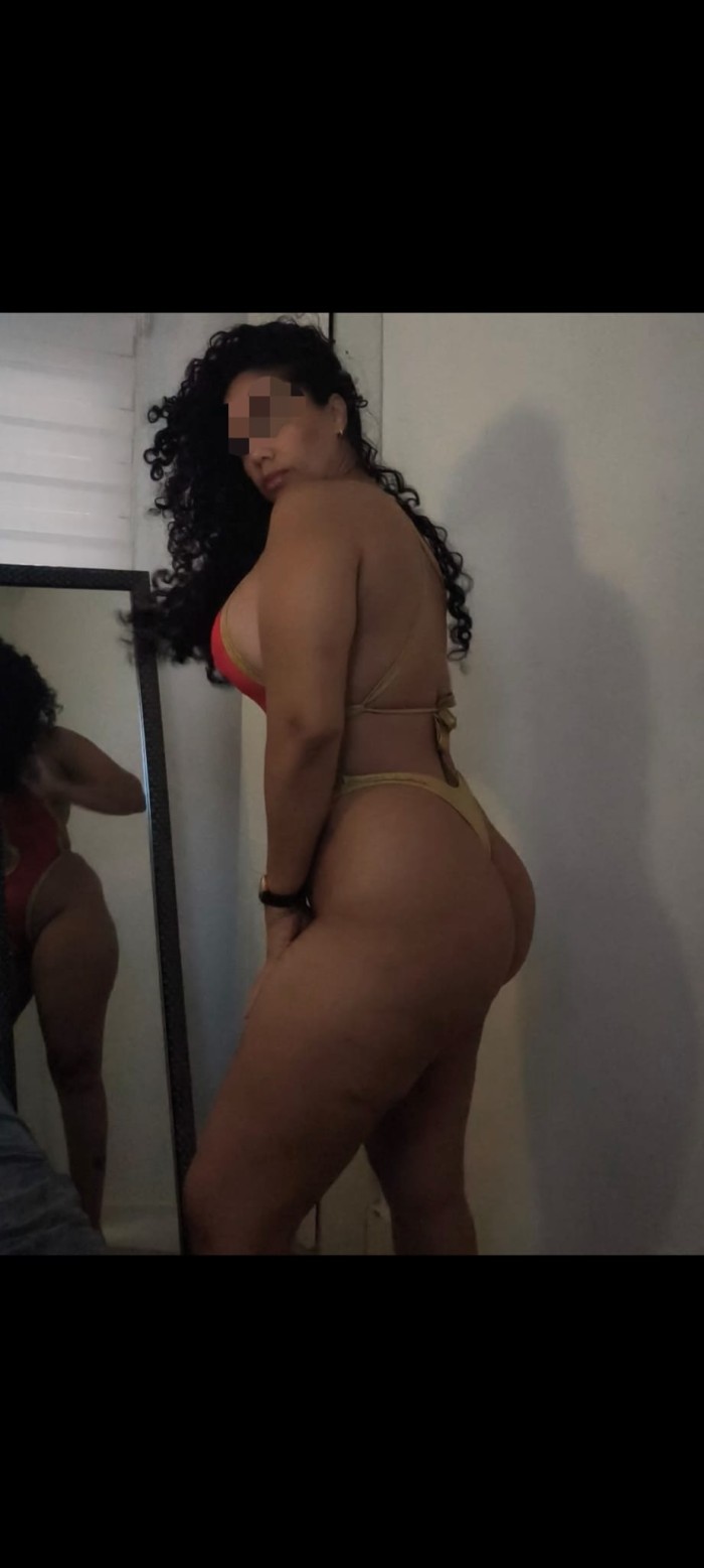 Venezolana fiestera y cañera a tope