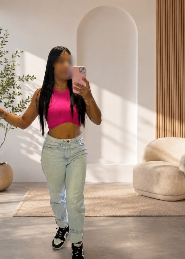 LATINA COMPLACIENTE