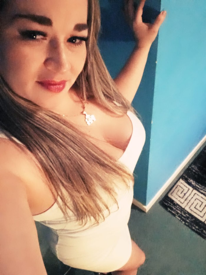 NOVEDAD EN PORTONOVO! VALERIA MORBOSA FIESTERA INDEPENDIENTE Y COMPLACIENTE