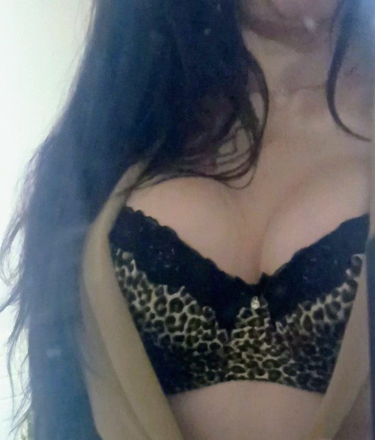 Morena morbosa, caliente y complaciente …