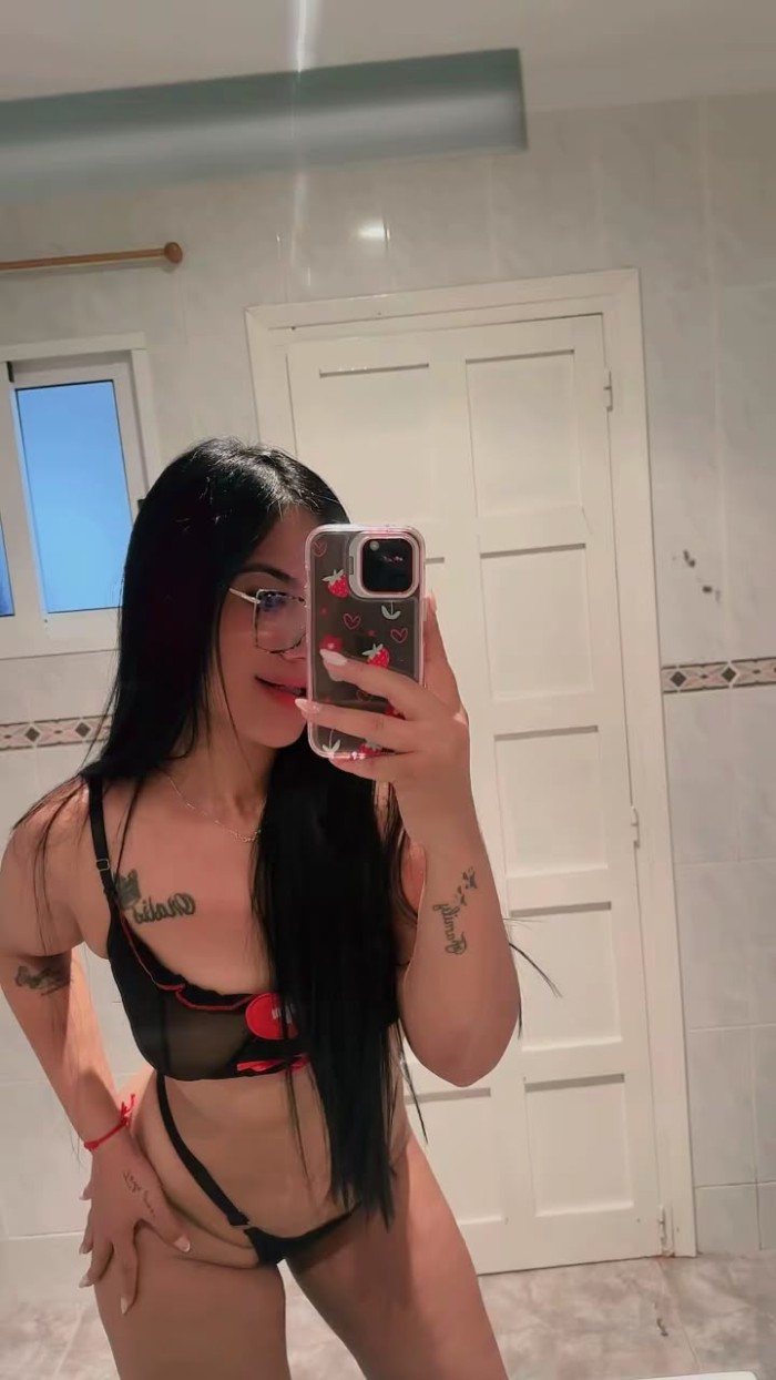 Chicas calientes fiesteras y dominantes haciendo la fiesta elche