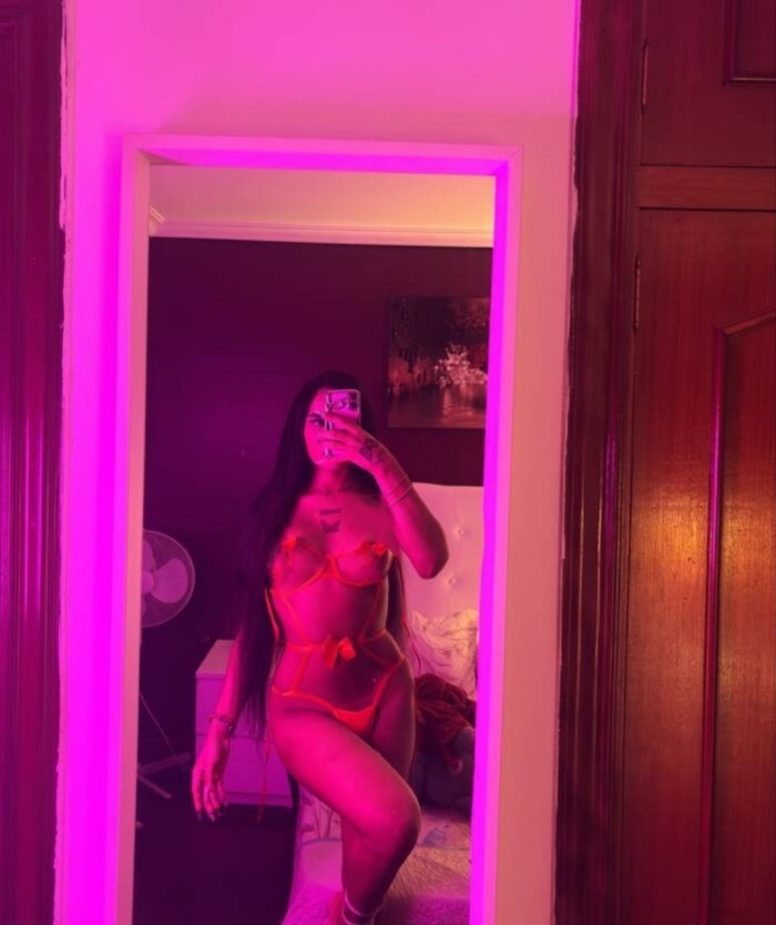 Tranny Claudia morenaza exótica TATUAda alta 1.80