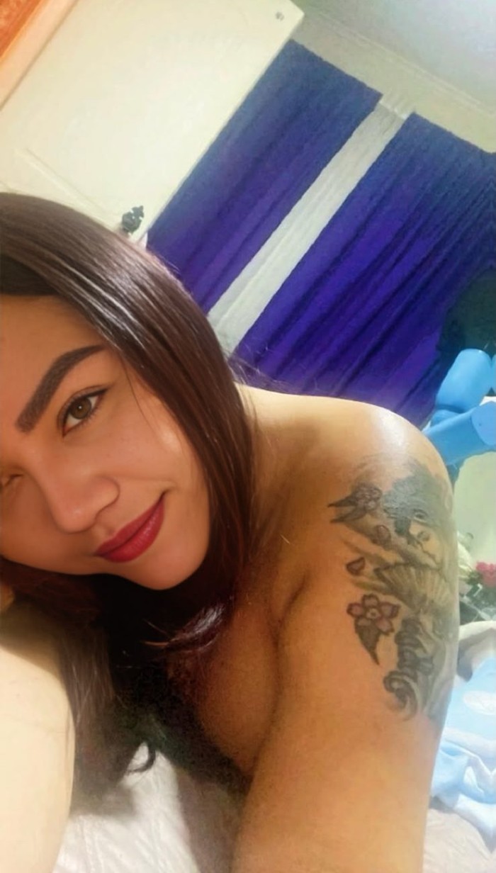 DISFRUTEMOS DE LA FIESTA MIENTRAS ME FOLLAS DURO