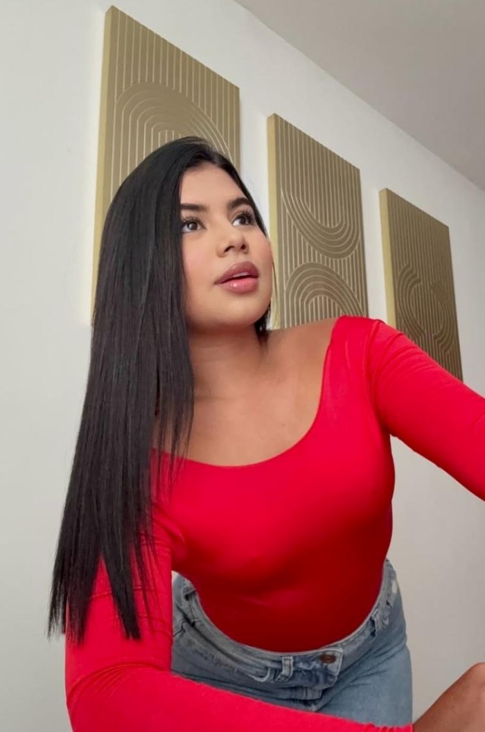joven DE LUJO súper caliente con ganas de SEXO
