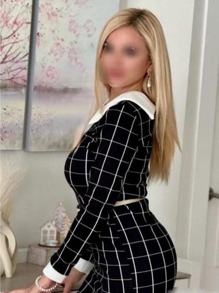 Rubia cachonda muy complaciente fotos reales