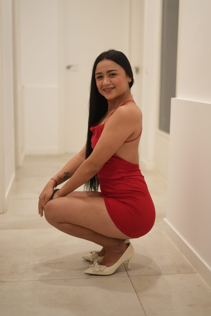 JOVENCITA INDEPENDIENTE EN TERRASSA COMPLETA Y HOT