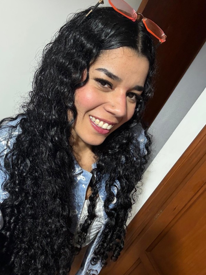 DESEO CABALGAR SOBRE TU POLLA PARADITA LLENAME DE