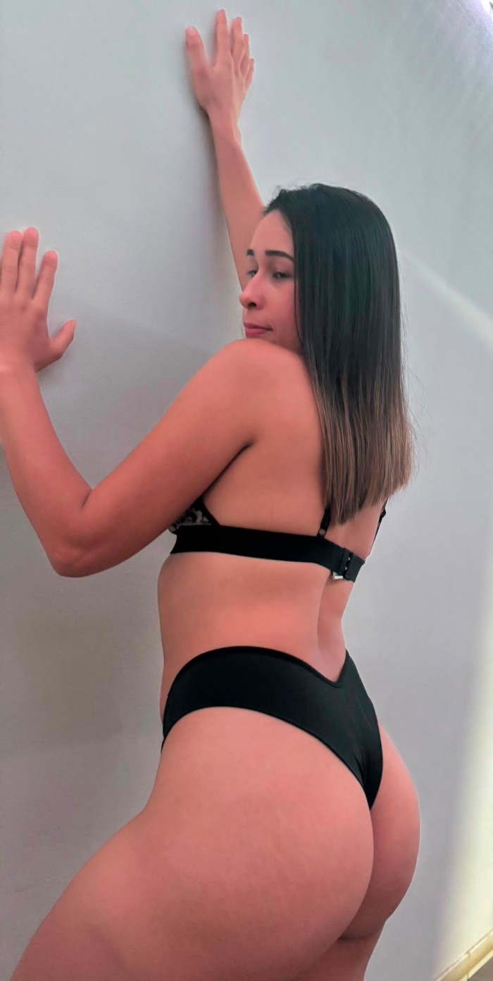 TODO UN ENCANTO GUAPA Y EXOTICA
