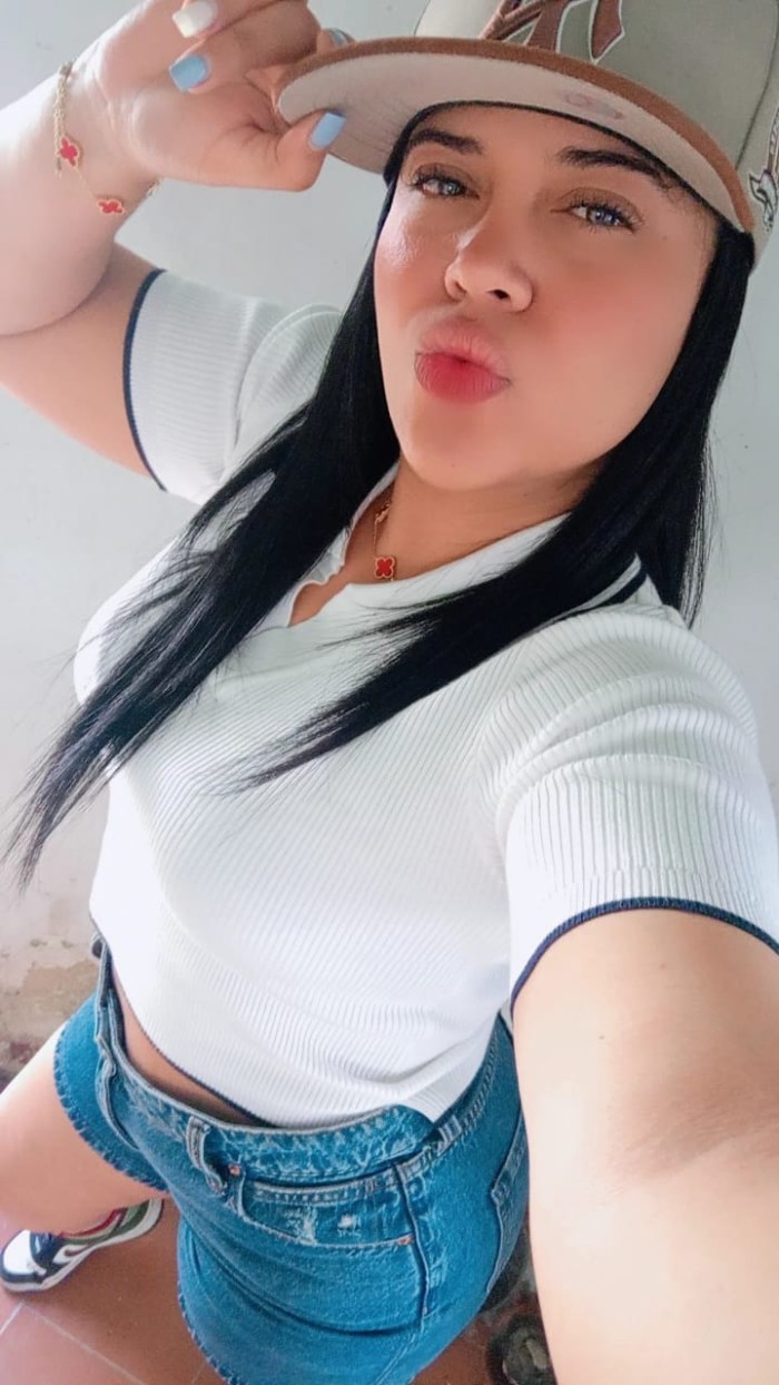 NOVATA, VENEZOLANA Y CON GANAS DE COMPARTIR