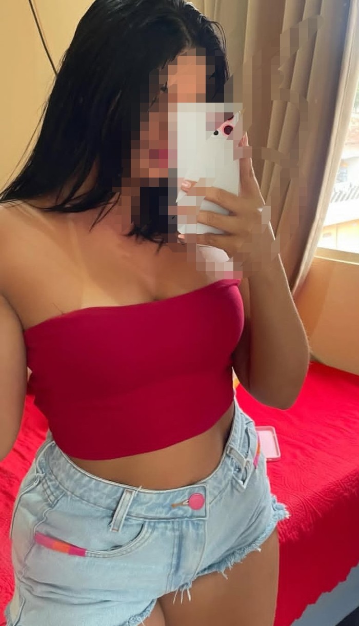MORENA MUY GUAPA RECIEN LLEGADA,FIESTERA A TOPE