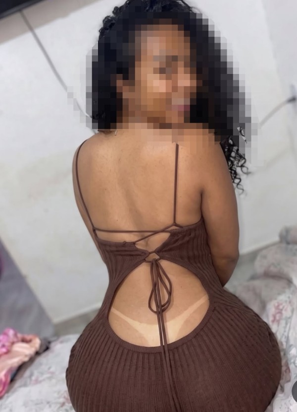 Morena latina recién llegadita ..fiestera a tope