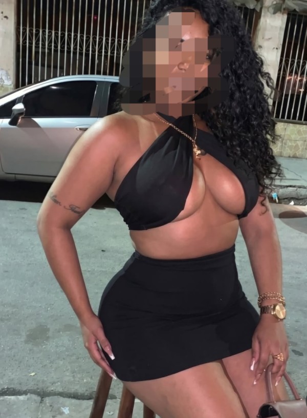 Morena latina recién llegadita ..fiestera a tope