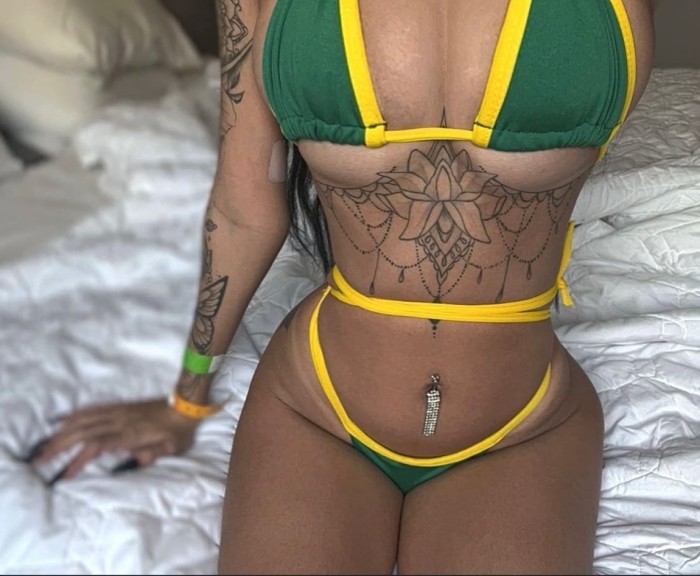 LUJURIOSA FIESTERA  ENTREGADA ANSIOSA DE PLACER