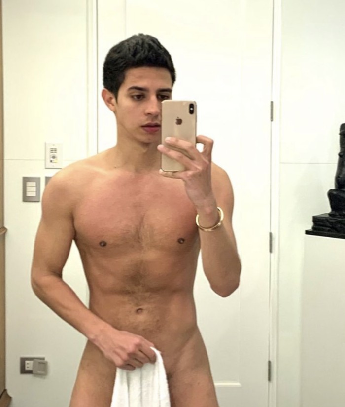 MATEO JOVEN 25 años LATINO HOMBRE VERSATIL