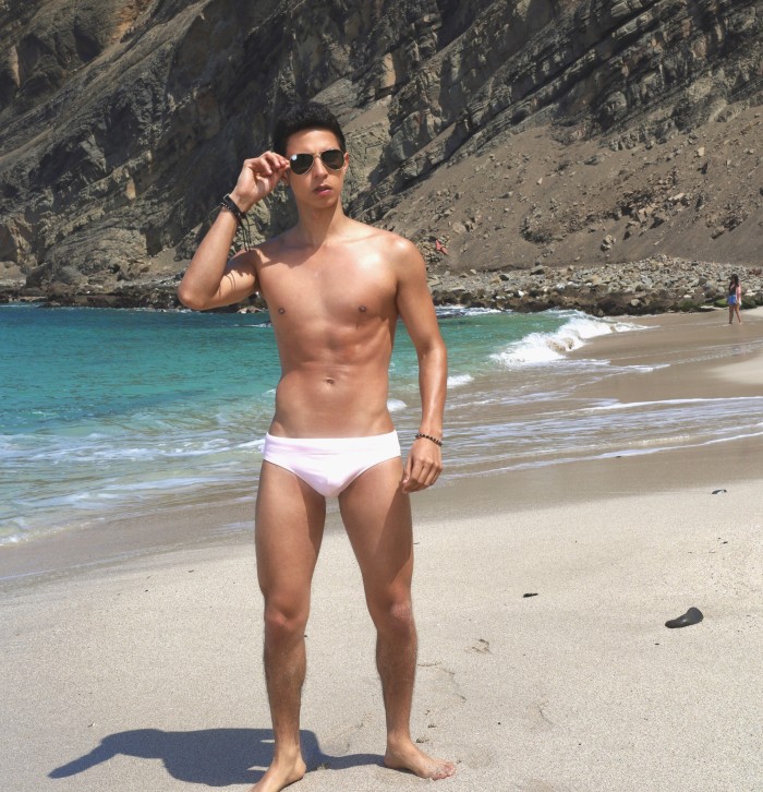 MATEO JOVEN 25 años LATINO HOMBRE VERSATIL