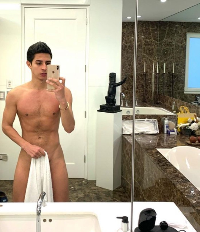 MATEO JOVEN 25 años LATINO HOMBRE VERSATIL
