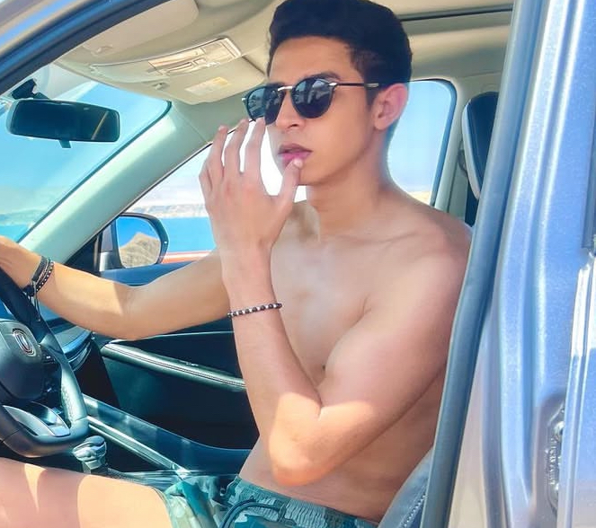 MATEO JOVEN 25 años LATINO HOMBRE VERSATIL