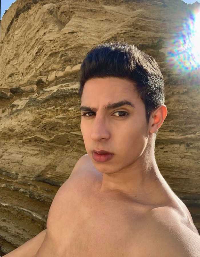 HOMBRE LATINO DOTADO Y VERSÁTIL FIESTERO