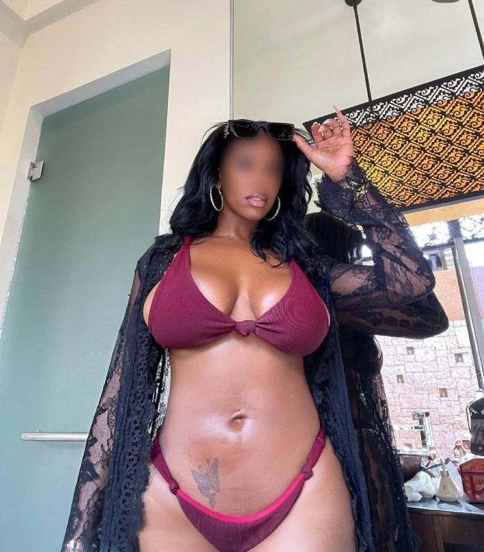 MORENAZA ARDIENTE REINA DE PLACER COMPLACIENTE