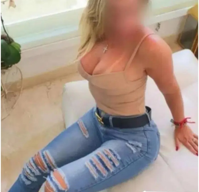 Rubia cachonda muy complaciente fotos reales
