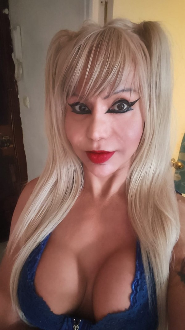 RUBIA FEMENINA, FIESTERA, JUGUETONA Y ATREVIDA