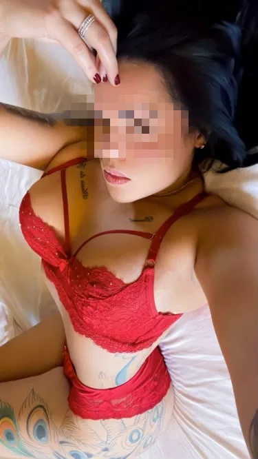 CACHONDA, FIESTERA, JUGUETONA Y ARDIENTE