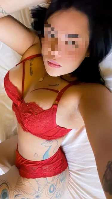 CACHONDA, FIESTERA, JUGUETONA Y ARDIENTE