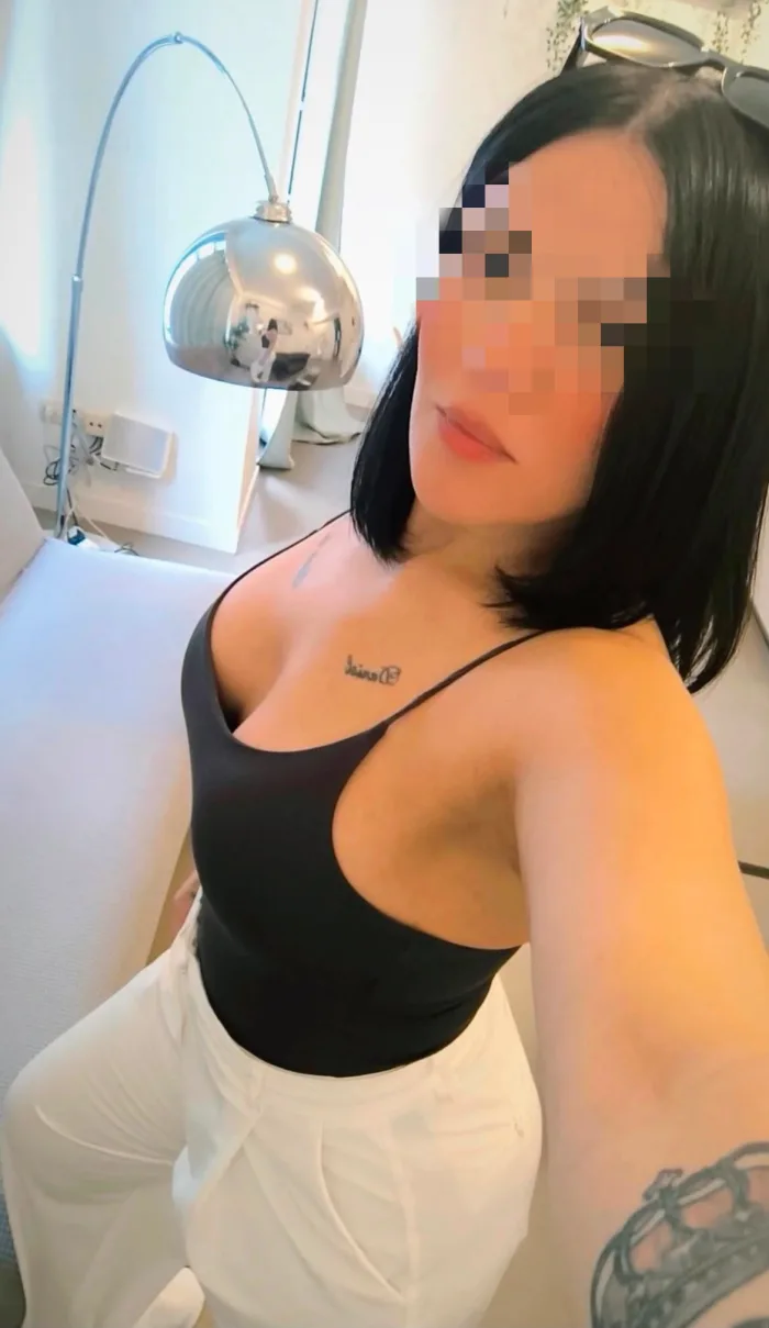 CACHONDA, FIESTERA, JUGUETONA Y ARDIENTE