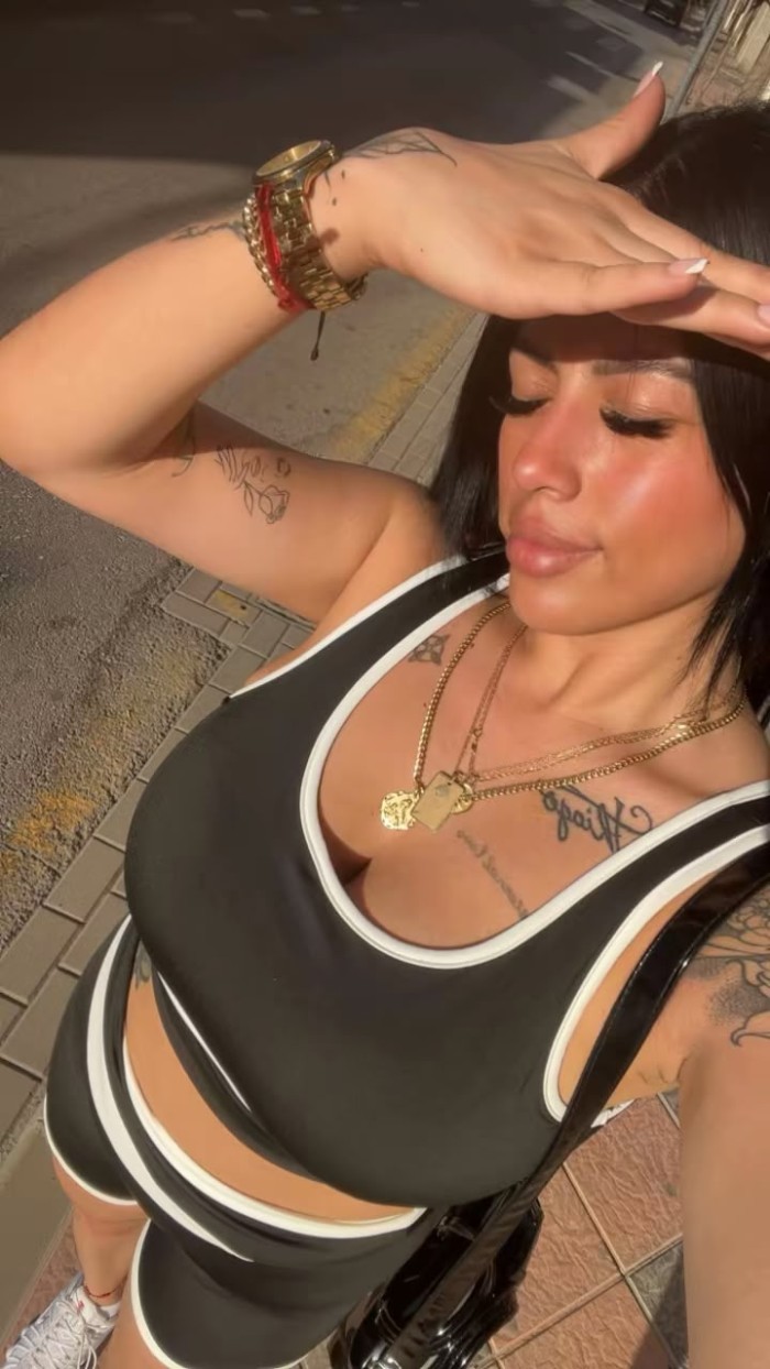 COLOMBIANA CON UN TOQUE IRRESISTIBLE 647024062