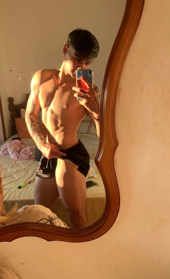 CHICO SENSUAL EXQUISITO COMPLACIENTE DESEOSO SOLO CHICOS