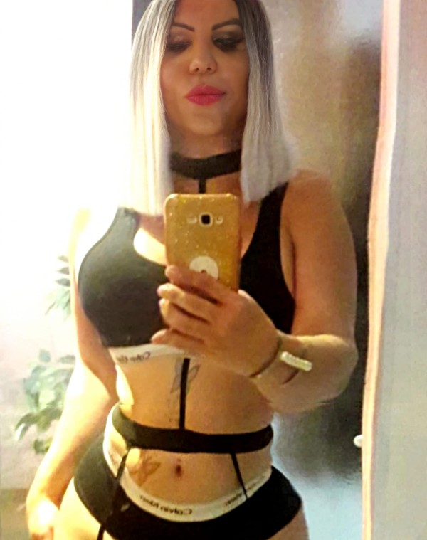 Hola soy una diosa travesti latina, super guapa, s