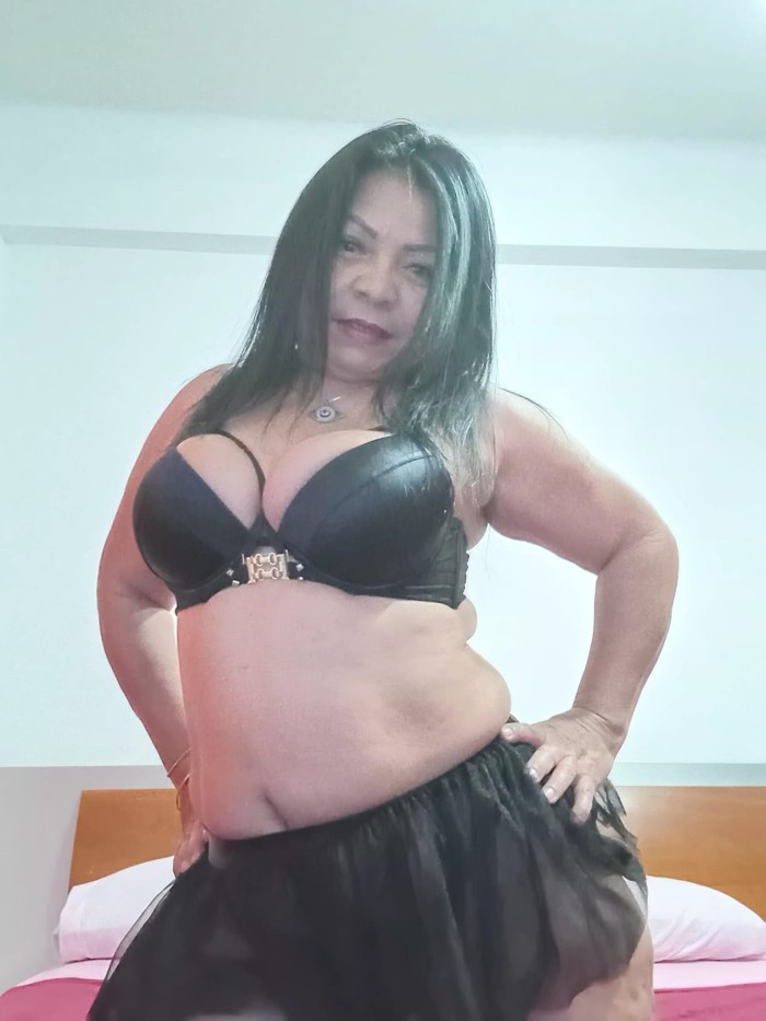 VERONICA MADURITA CACHONDA Y SIEMPRE MOJADA
