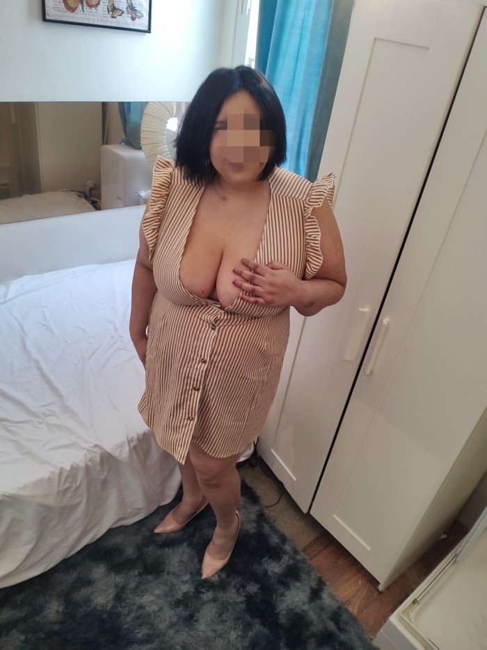 Madurita curvy pechugona