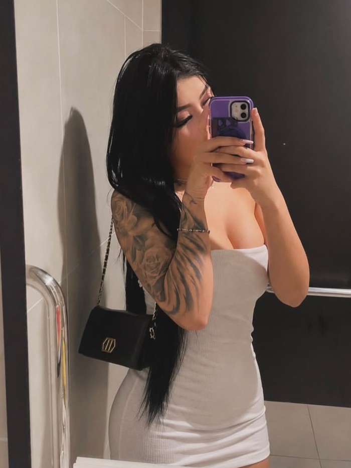 Primera vez fiesteraaaa.. tú puta ardiente