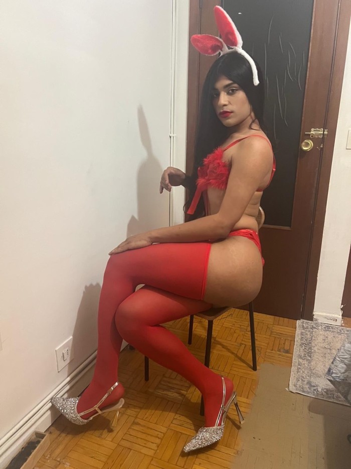 FIESTERA FEMENINA VERSÁTIL Y MUY CACHONDA SIEMPRE