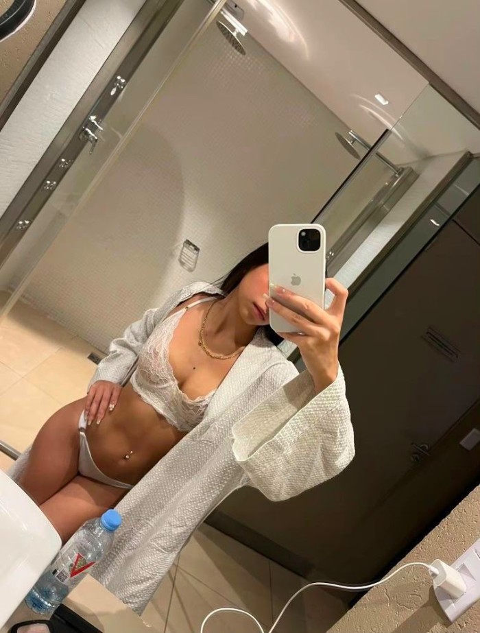 LATINA JOVENCITA, DIVINA, TIERNITA Y CALIENTE EN MOLINA DE SEGURA
