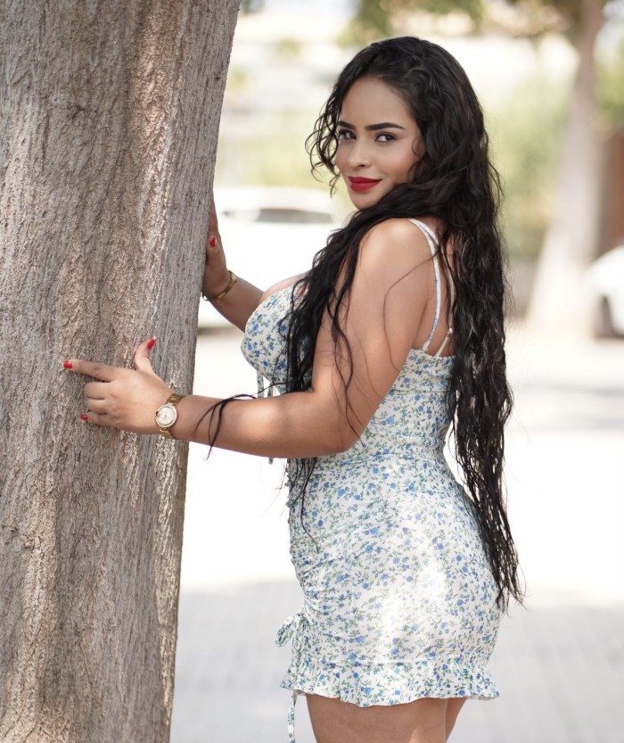 GEORGINA, ENCANTADORA ESCORT DE 32 AÑOS