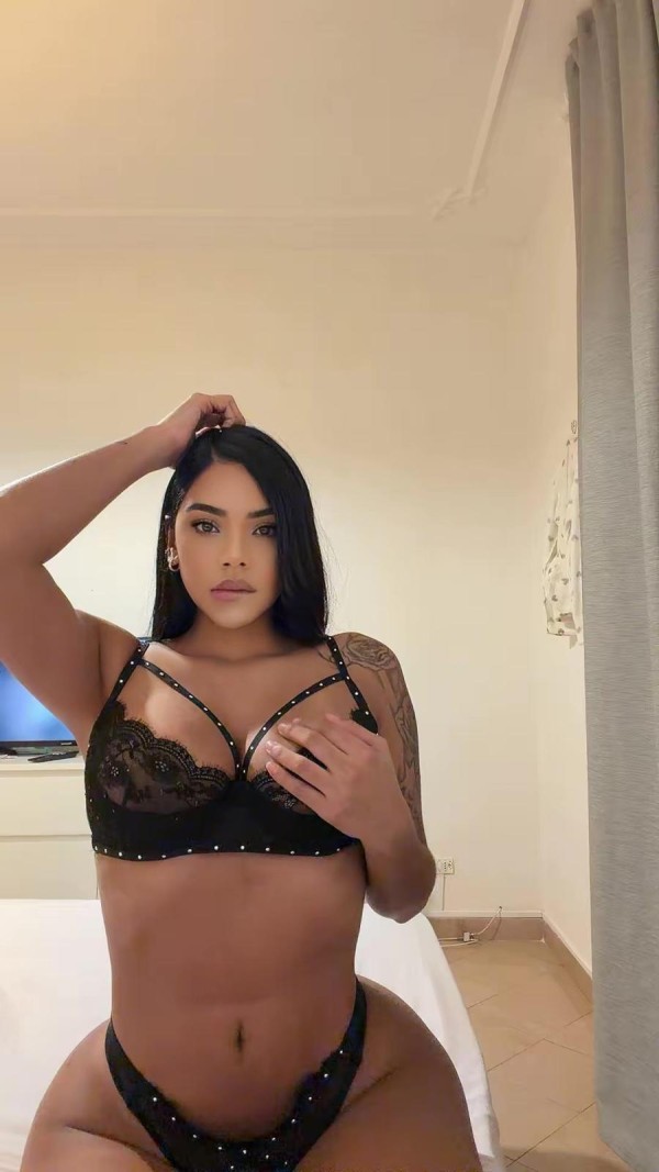 NOVEDAD EN VECINDARIO DIOSA DEL SEXO VIP A TOPE