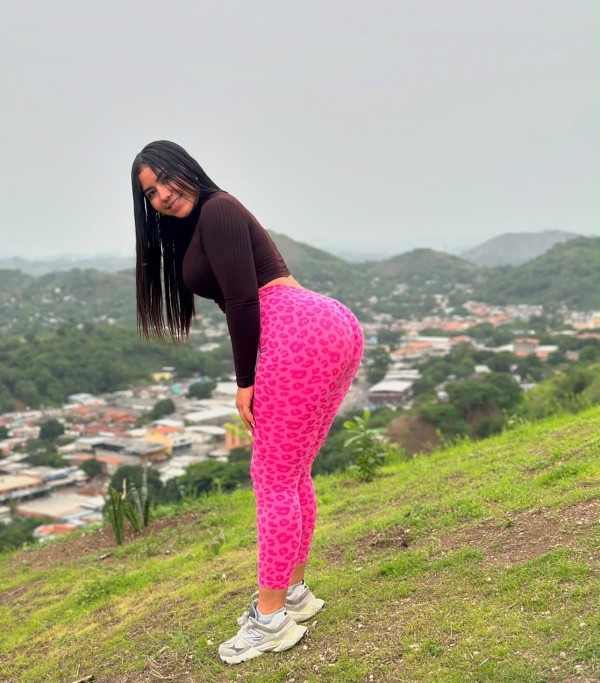 GABY RECIEN LLEGADA UNA NIÑATA MUY FIESTERA