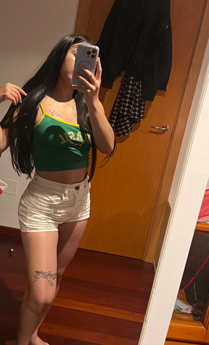 JOVENCITA ARDIENTE Y FIESTERA EN PLAYA D’EN BOSSA